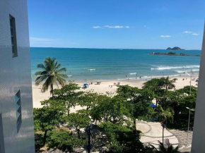 Lindo apartamento com varanda frente para o mar!! Acomoda até 8 adultos e 2 crianças! 2 Vagas de Garagem e Serviços de Praia!